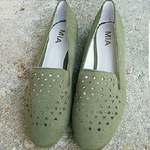 LIKE NEW! Mia Pauline loafers
